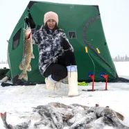Рыбалка 2026. КРАЙНЯЯ ТВЕРДАЯ ВОДА. Попали в сильную метель, но без рыбы не остались!