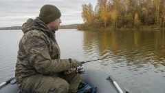 Дубак, прозрачная вода и ноль поклёвок? 3 октябрьских лайфхака, которые спасут рыбалку и согреют руки