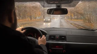 Осенью всегда держу чистый носок в бардачке: спасаюсь от грязных стекол и разводов по дедовскому методу