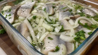 Вкусно и мега-полезно для сердца: рецепт домашней сельди в масле без химии и "заморочек"