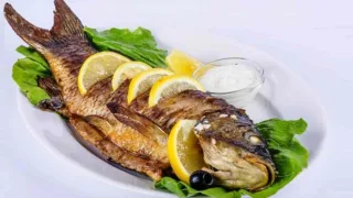 Рыба речная жареная, в апельсиновом соусе
