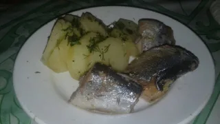 Рыбные консервы с картофелем