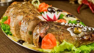Щука фаршированная и запеченная в духовке