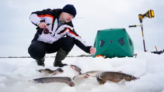 Зимняя рыбалка в ХМАО. Нашли живое озеро под Сургутом! Щука на жерлицы