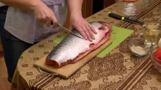 Запеченная семга на овощах
