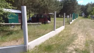 Как установить бетонные столбы на своем участке