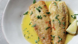 Камбала с масляным соусом