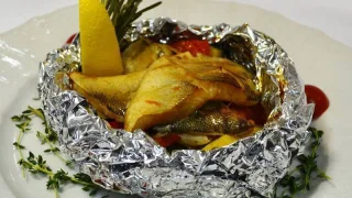 Терпуг запеченный с тимьяном и овощами в фольге