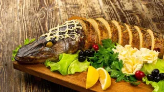 Фаршированная запеченная щука