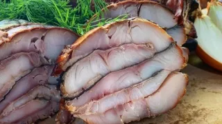 Рулетики из сома с соусом