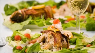 Лещ с хреном и яблоками