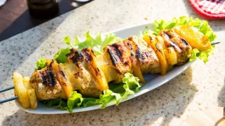 Шашлык из карпа с ананасами
