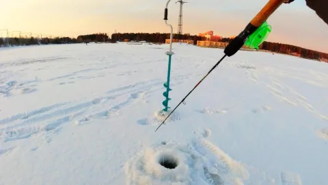 Ловля крупного судака на блесну и вибы! Зимняя рыбалка 2021!