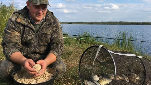 Сосед ушел с пустым садком, а я тащу полный: 4 простые крупы и 2 порошка для идеальной каши на карася