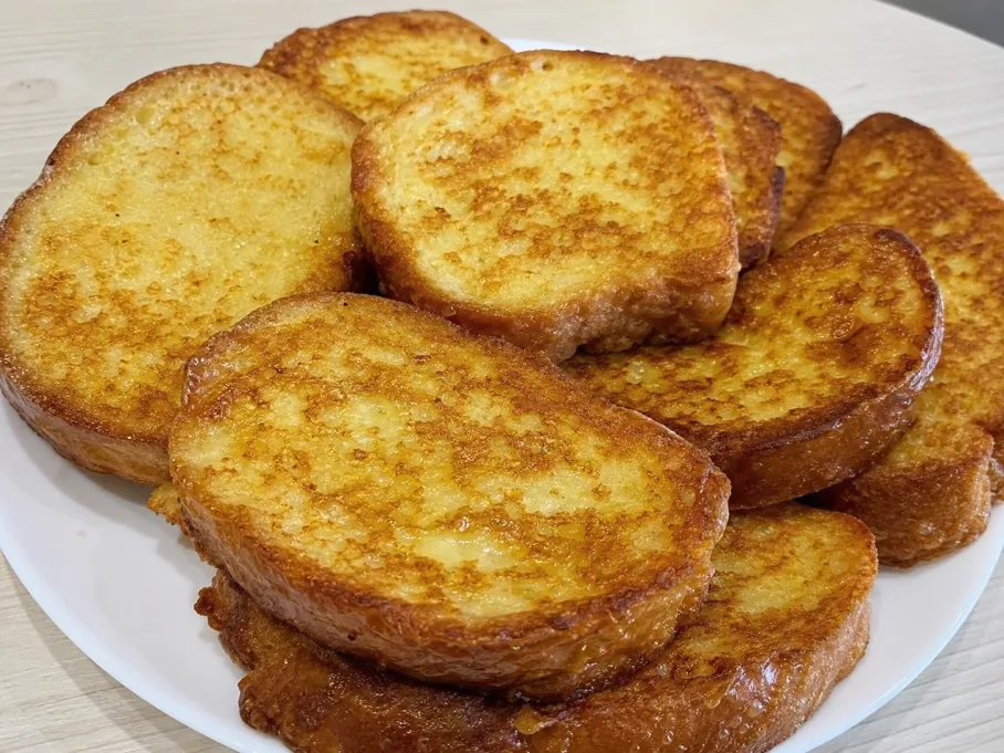 Хрустящие гренки из детства: 3 хитрости от бабушки — так вкусно, хоть жарь весь батон