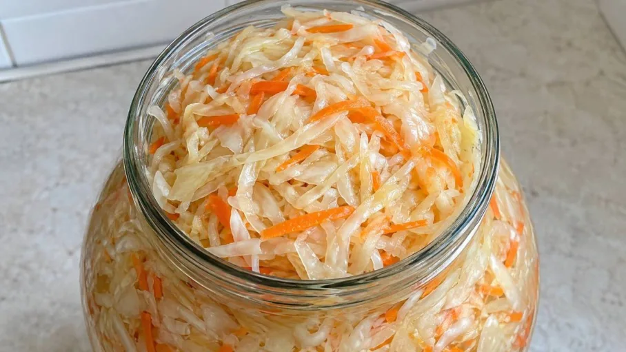 Вкуснее не пробовала: готовлю хрустящую квашеную капусту по проверенному рецепту с мёдом
