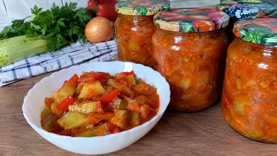 Овощной разгуляй в банке: делаю эту кабачковую закуску вместо привычной икры — и гостям не стыдно подать