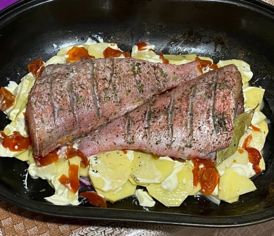 Окунь с овощами в духовке — вкуснее, чем в ресторане: секретный рецепт от соседа-рыбака
