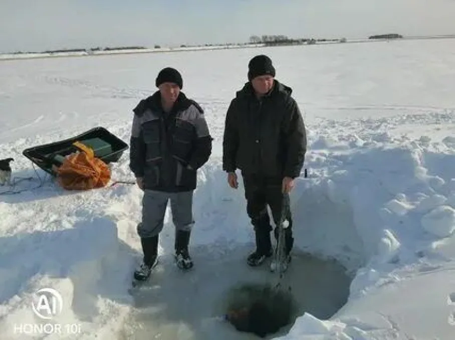 В ОМСКОЙ ОБЛАСТИ НА ОЗЕРЕ ИК НЕКОТОРЫЕ РЫБОЛОВЫ НЕ ХОТЯТ СОБЛЮДАТЬ ПРАВИЛА РЫБОЛОВСТВА