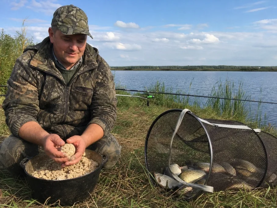 Сосед ушел с пустым садком, а я тащу полный: 4 простые крупы и 2 порошка для идеальной каши на карася