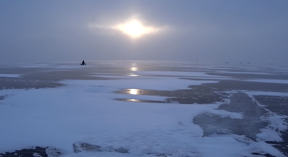 Рыбалка на Горьковском водохранилище - первый лед 2023 - 24